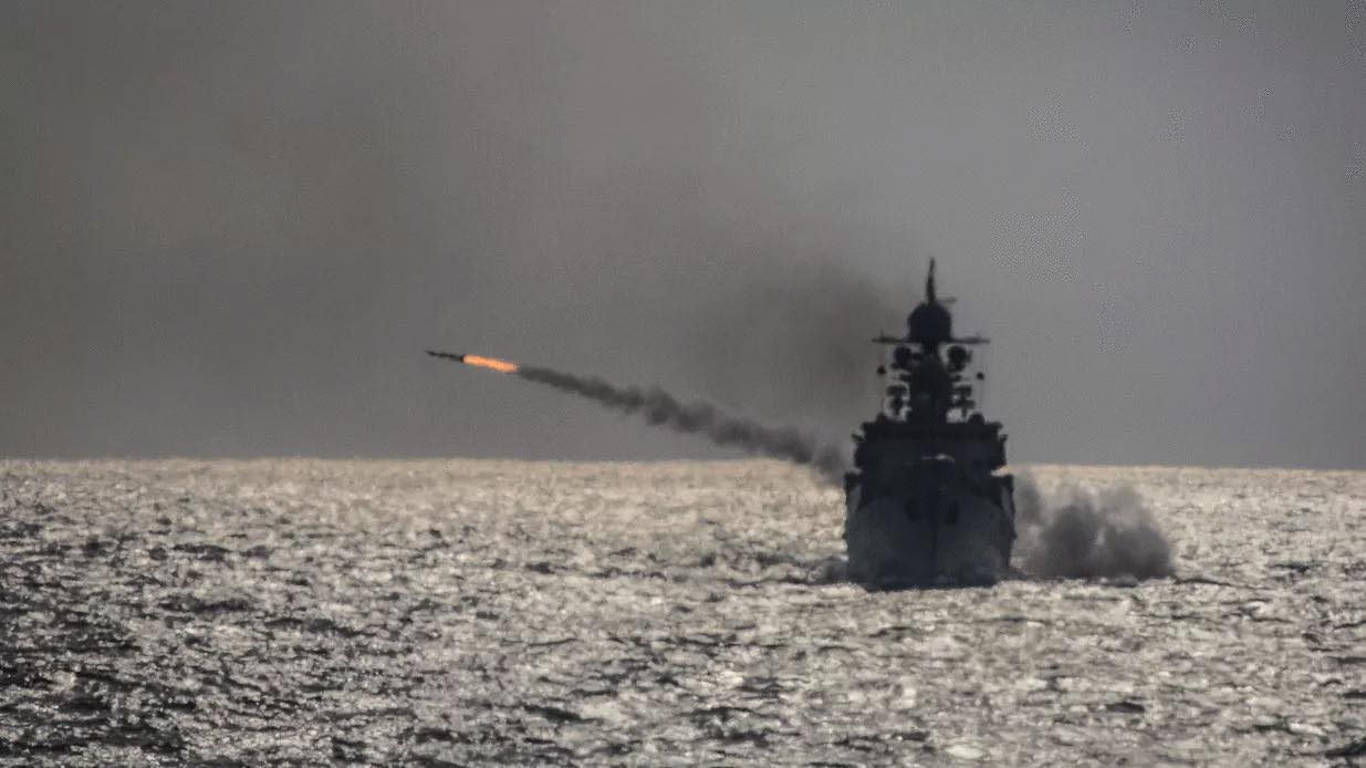 Chiến hạm Nga đẩy lùi cuộc tấn công tên lửa của Ukraine ở Sevastopol- Ảnh 1.