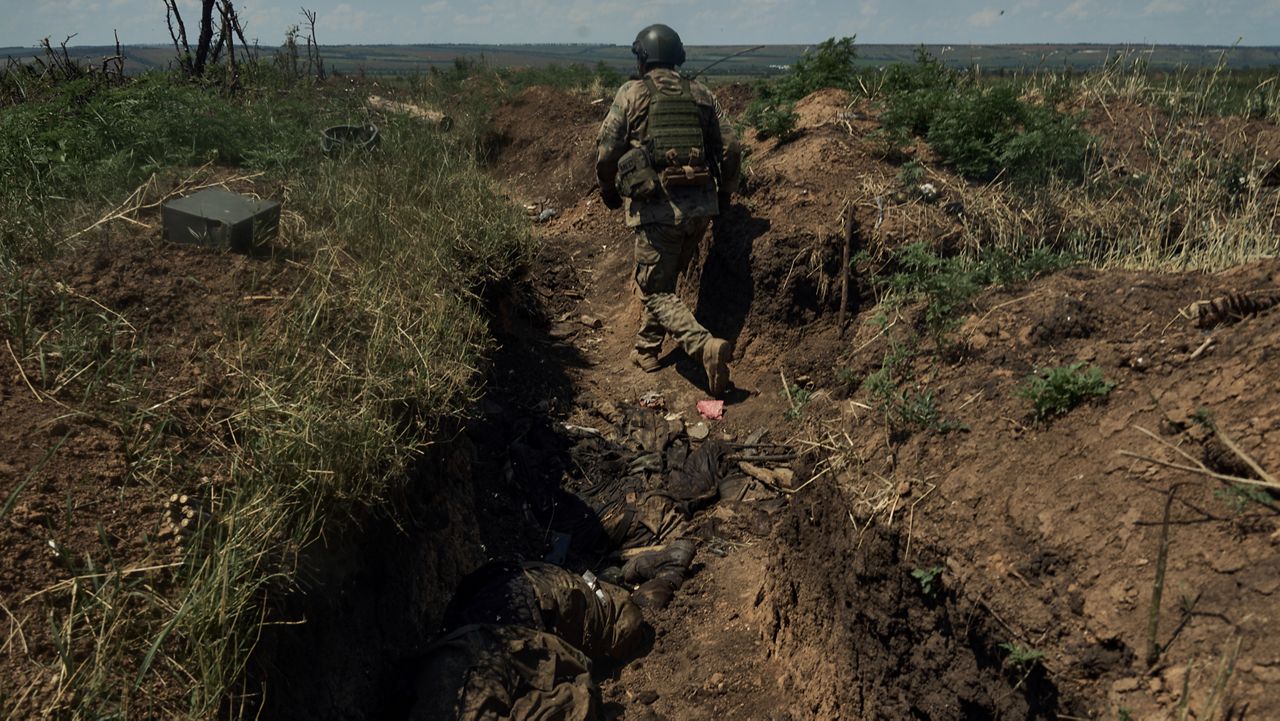Ukraine tiết lộ bí mật tổng thiệt hại của Nga - Ảnh 1.