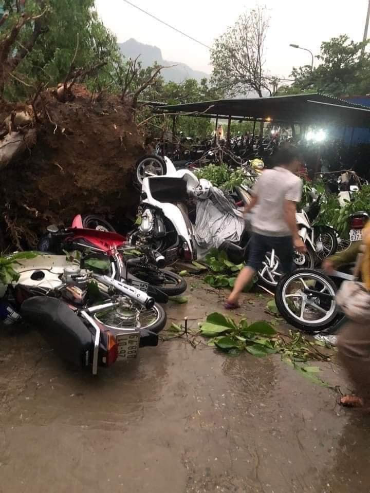 Giông lốc ở Sơn La làm hơn 300 ngôi nhà bị thiệt hại- Ảnh 2.
