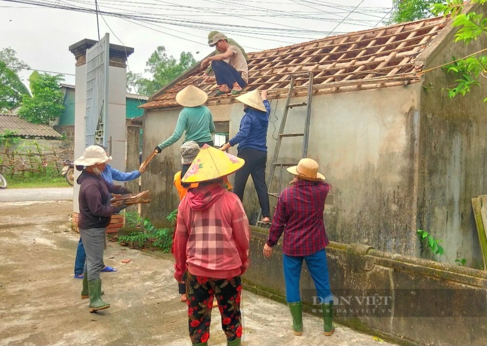 Quảng Bình: Máy xúc vào làng phá tường, đường nông thôn mới rộng hẳn ra, dân tình vui vẻ- Ảnh 2.
