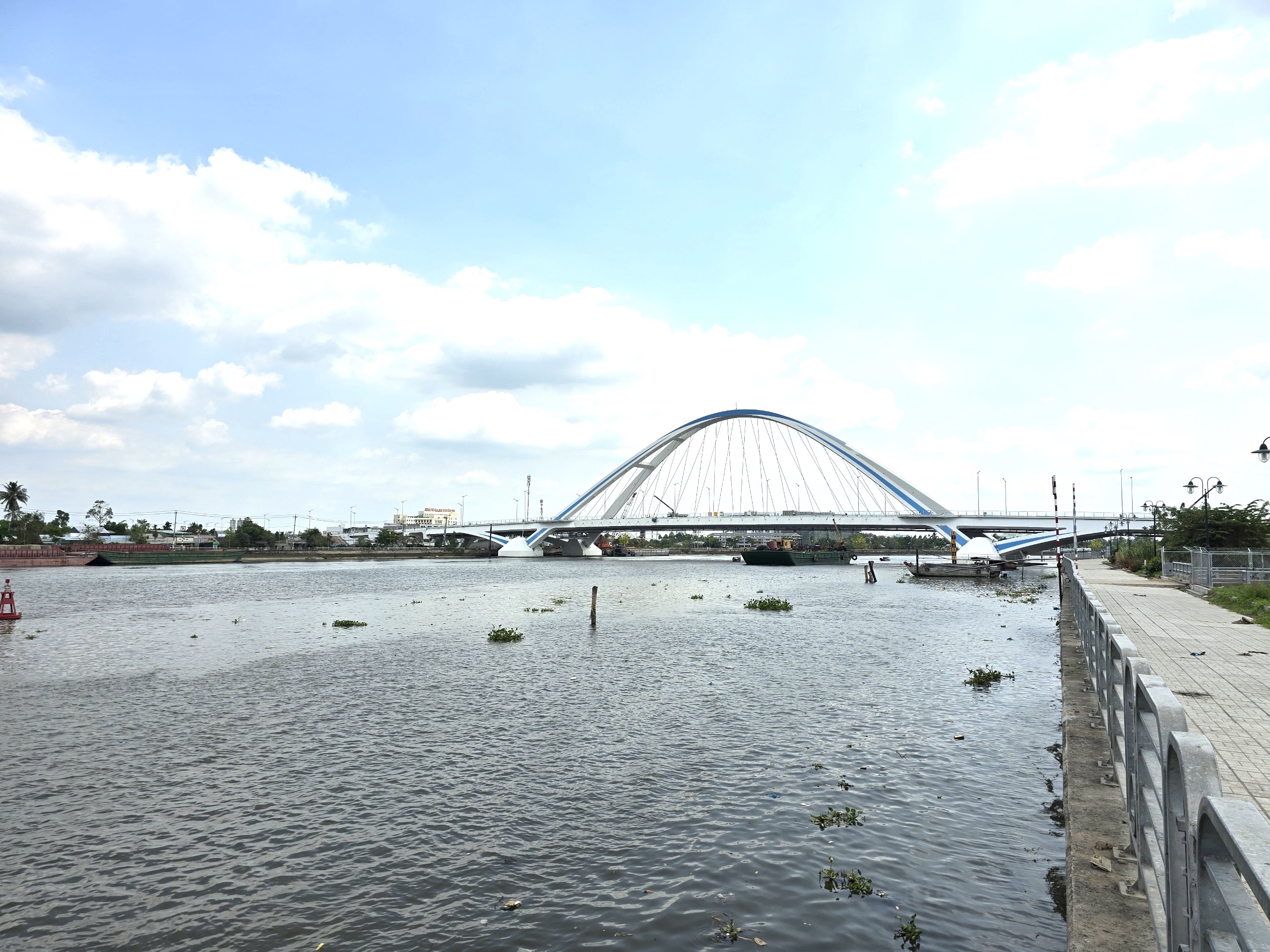 Cầu Trần Hoàng Na và cầu Tây Đô: Hai cây cầu bắc qua sông Cần Thơ khánh thành dịp lễ 30/4- Ảnh 1.