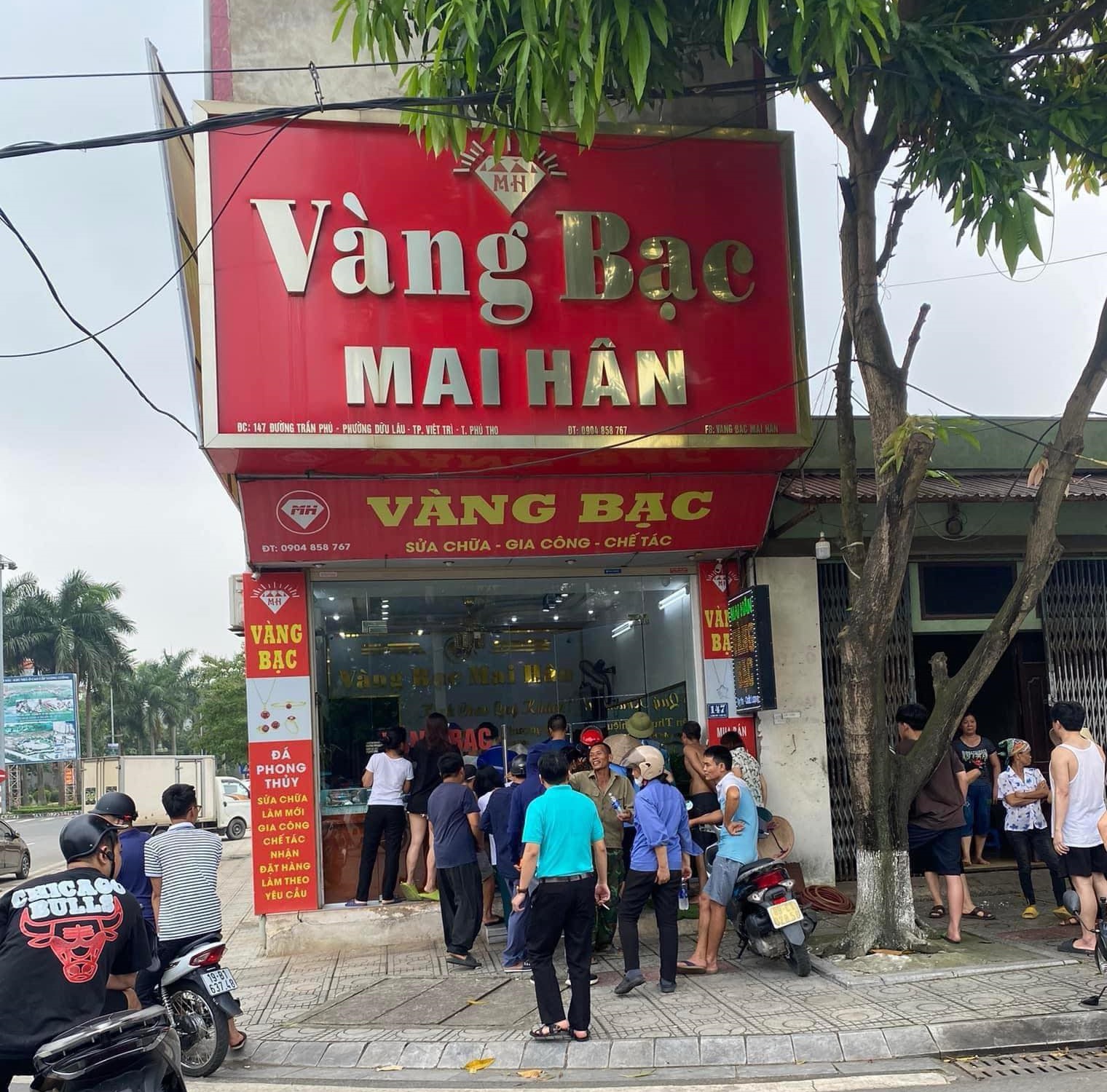 Nam thanh niên cướp tiệm vàng giữa ban ngày ở Phú Thọ- Ảnh 1.