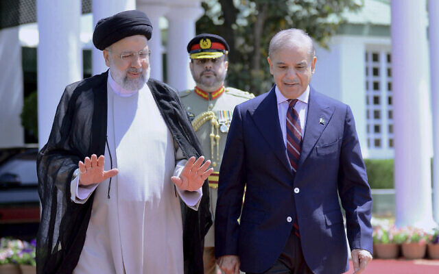 Tổng thống Iran dọa xóa sổ Israel - Ảnh 1.