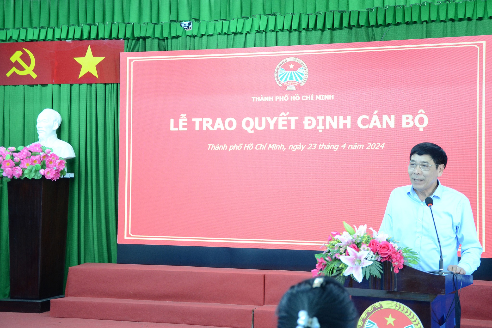 Trao quyết định công nhận chức danh Chủ tịch Hội Nông dân Thành phố Hồ Chí Minh- Ảnh 2.