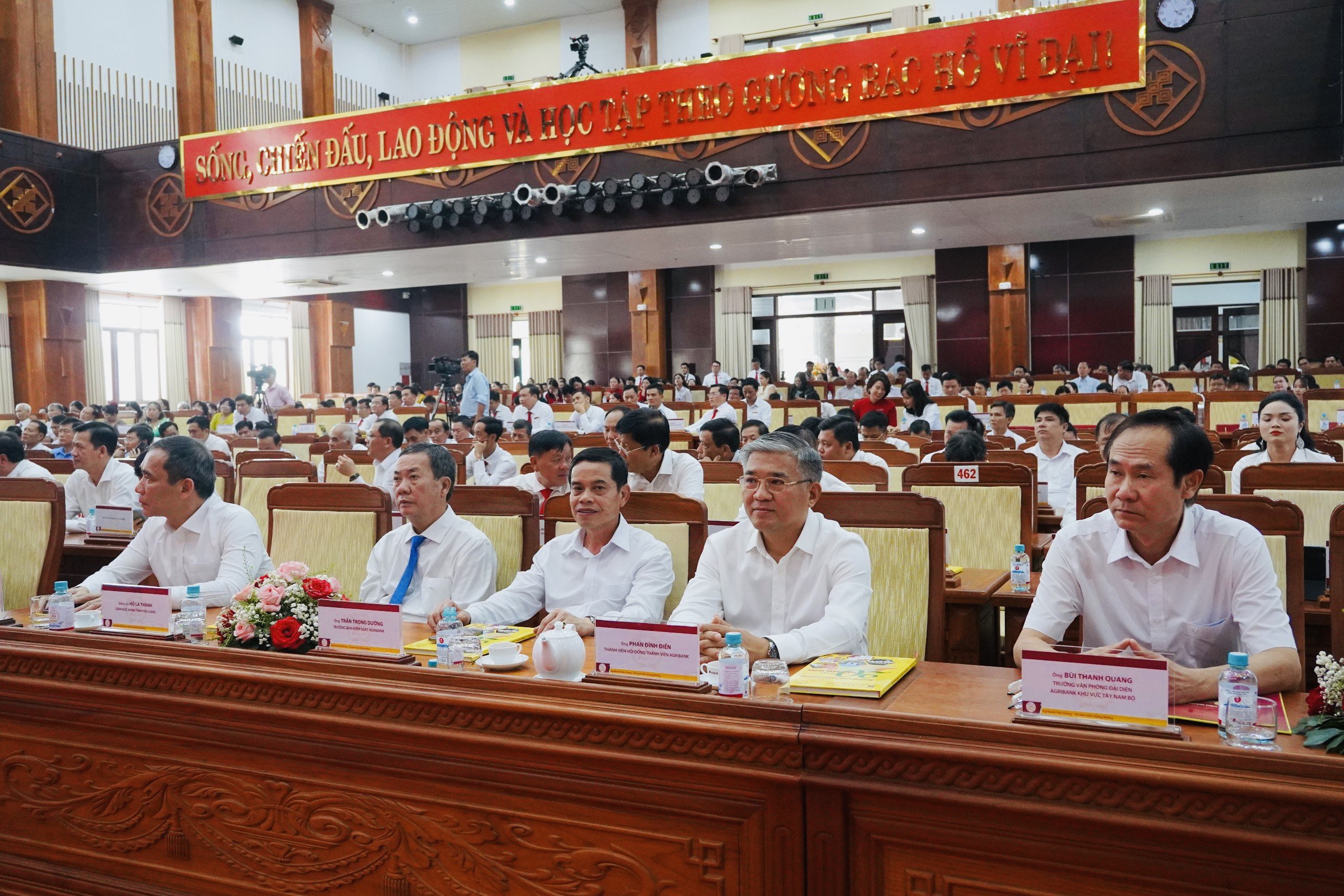 Agribank Chi nhánh tỉnh Hậu Giang vinh dự nhận bằng khen của Thủ tướng Chính phủ- Ảnh 1.