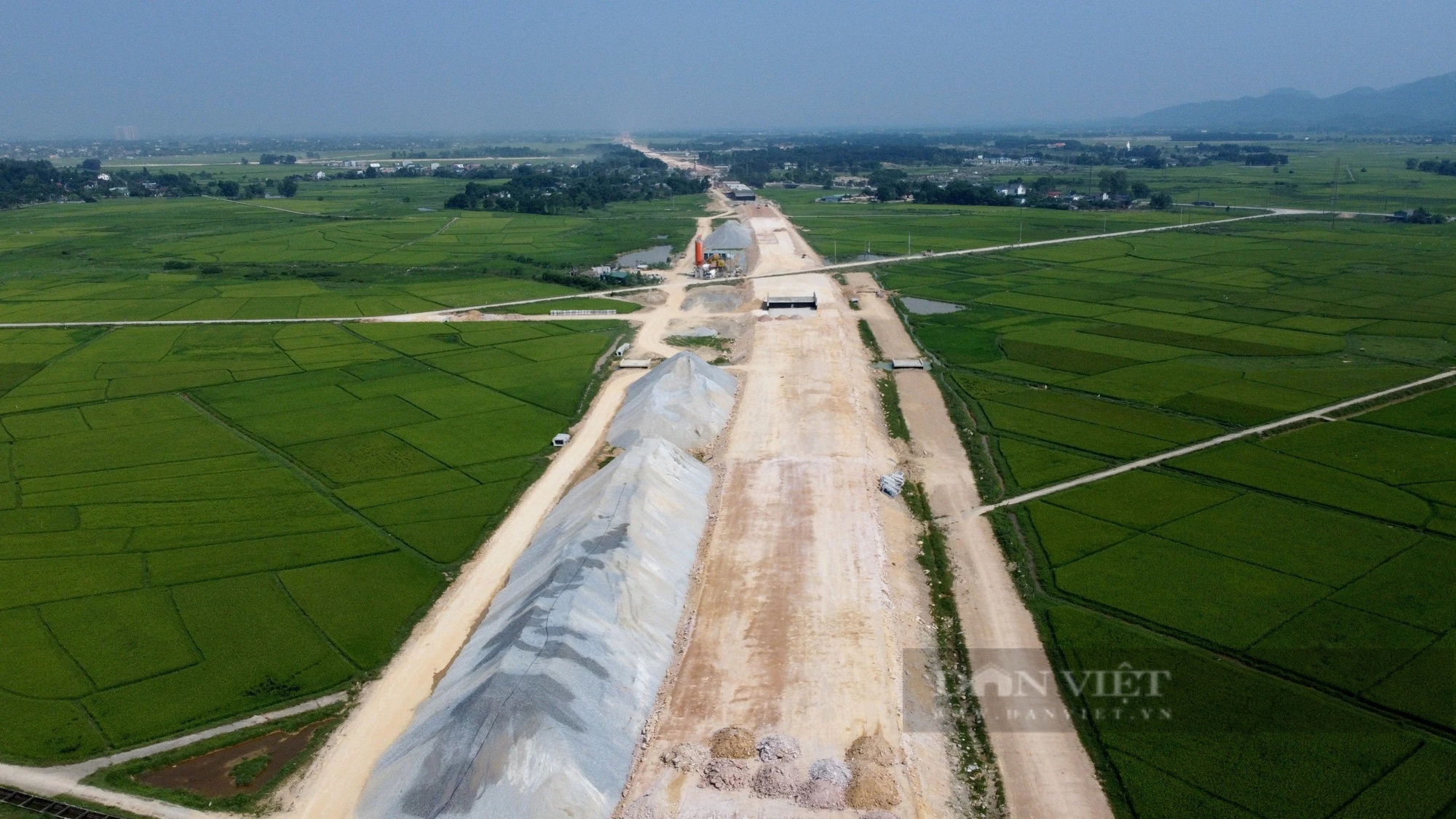 Cao tốc đoạn Bãi Vọt- Hàm Nghi ách tắc vì trại lợn, chủ trang trại: Không phải lỗi của tôi- Ảnh 2.