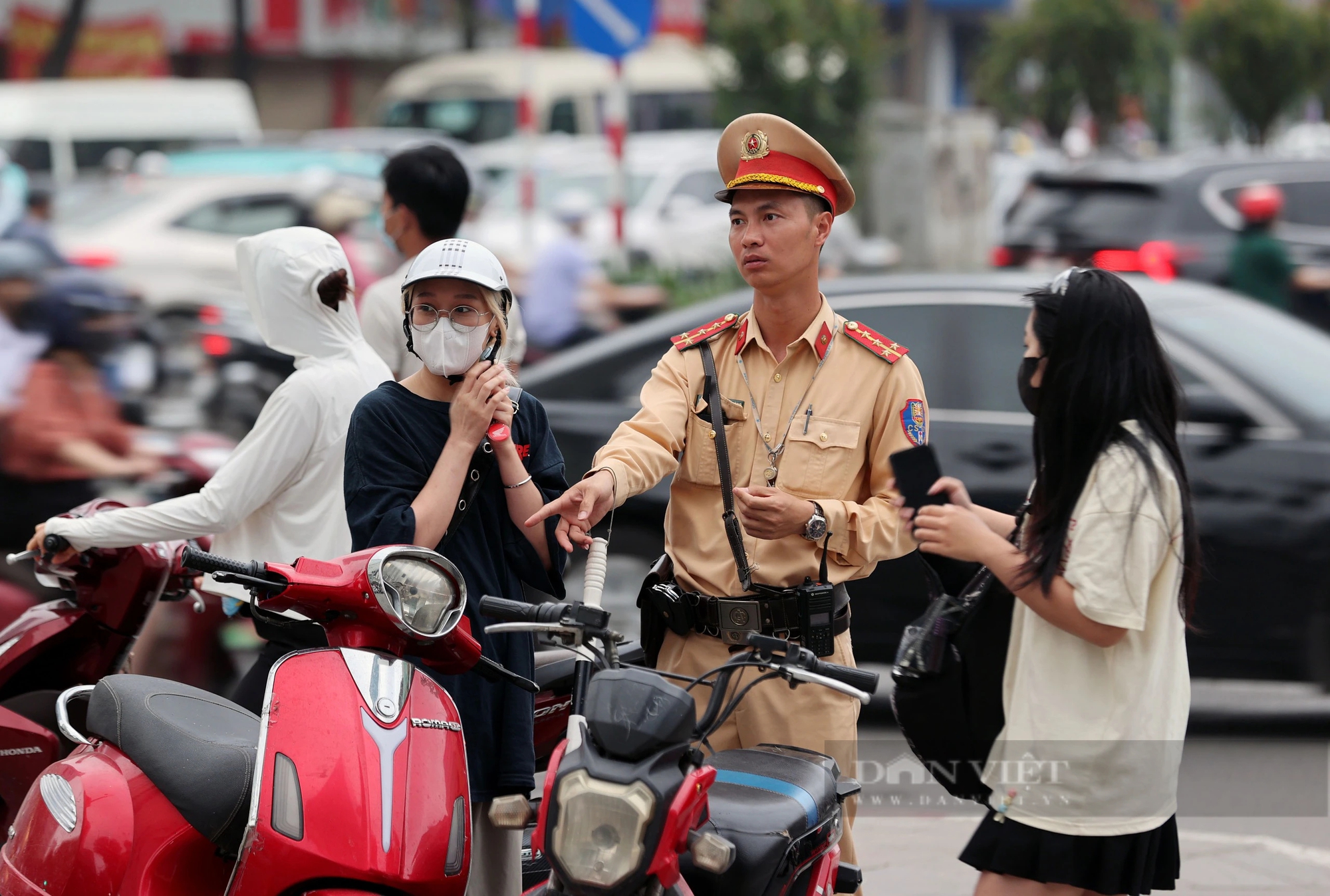 CSGT Hà Nội xử lý nhiều học sinh, sinh viên vi phạm giao thông- Ảnh 2.