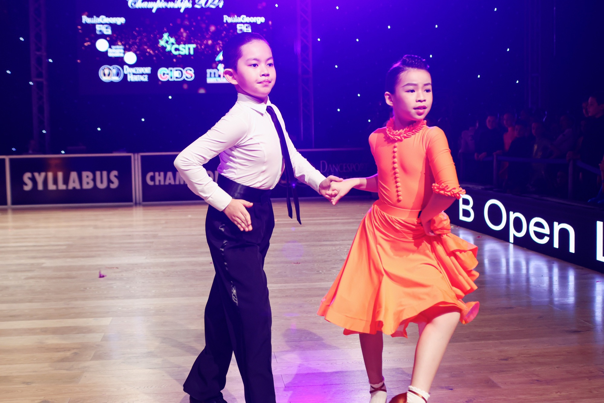 Khánh Thi, Phan Hiển nói gì khi con trai 9 tuổi lần thứ hai vô địch dancesport thế giới?- Ảnh 1.