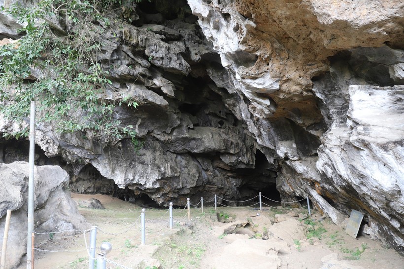 Tận sâu hang đá mát lạnh ở một ngọn núi của Nghệ An, di tích khảo cổ này "kêu cứu", vì sao vậy?- Ảnh 3.