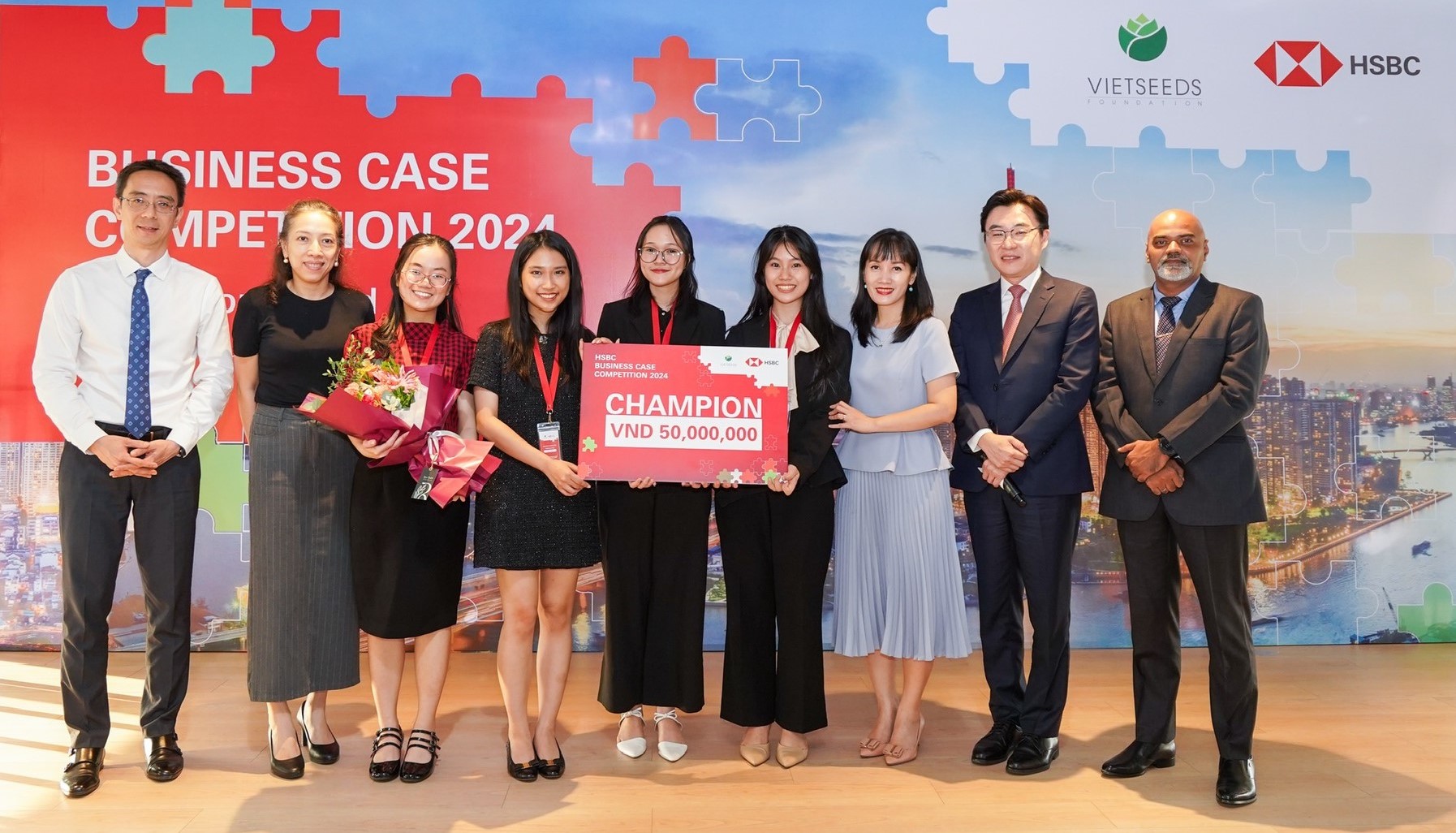 4 sinh viên Việt Nam thi giải quyết tình huống kinh doanh cùng các trường hàng đầu thế giới- Ảnh 1.