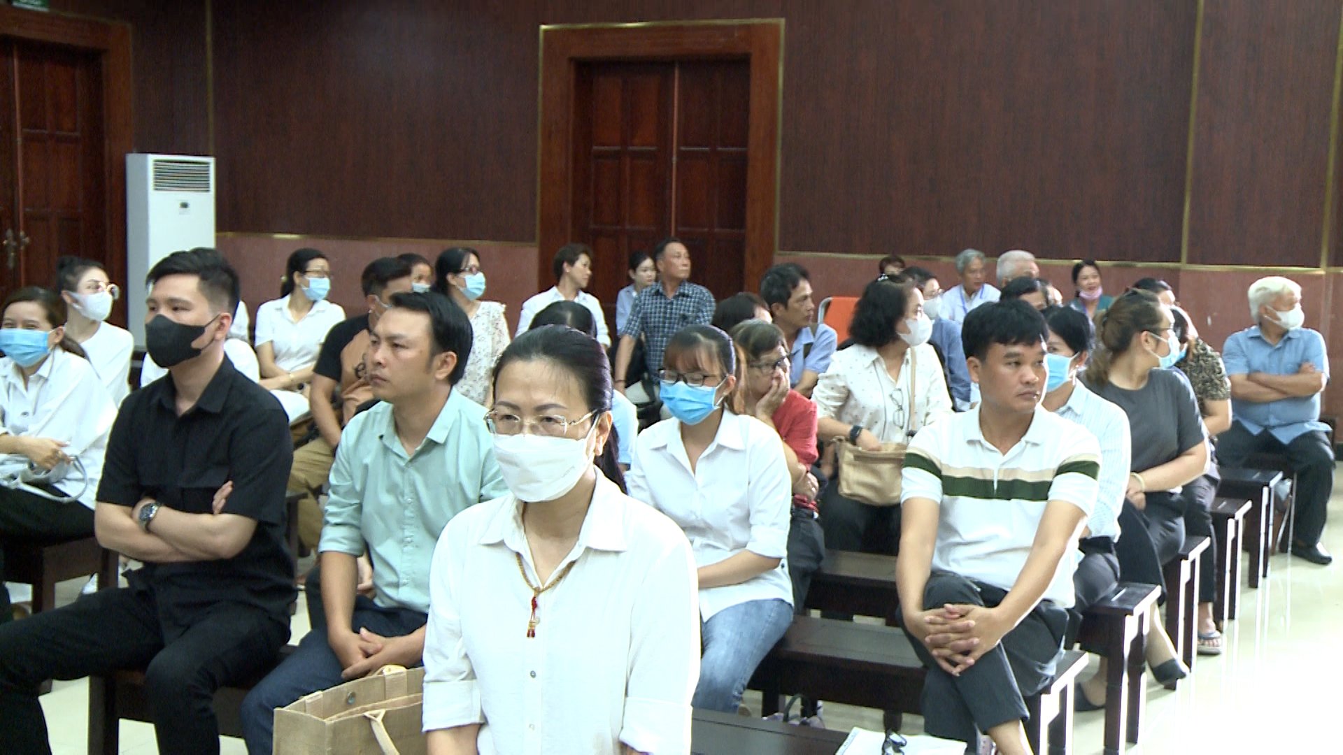 Xét xử phúc thẩm vụ Thuduc House: Bị cáo Nguyễn Thị Bích Hạnh xin hưởng án treo vì bị trầm cảm- Ảnh 2.