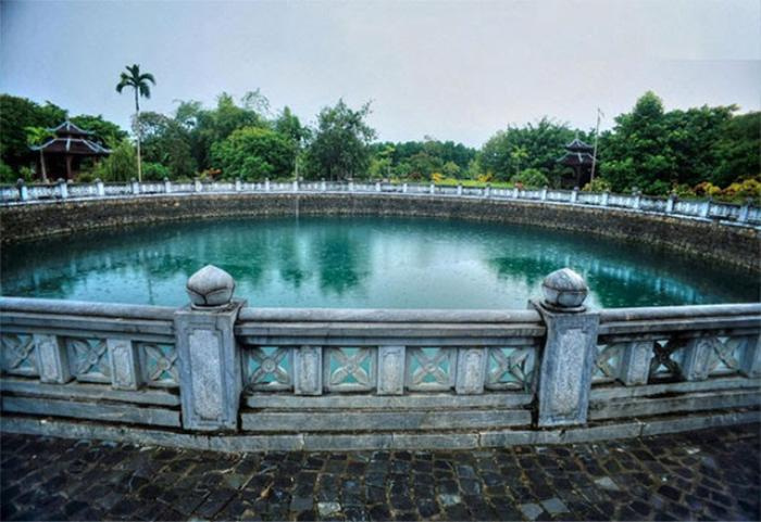 Bên trong giếng nước lập kỷ lục lớn nhất Việt Nam, nghìn năm không bao giờ cạn có gì?- Ảnh 3.