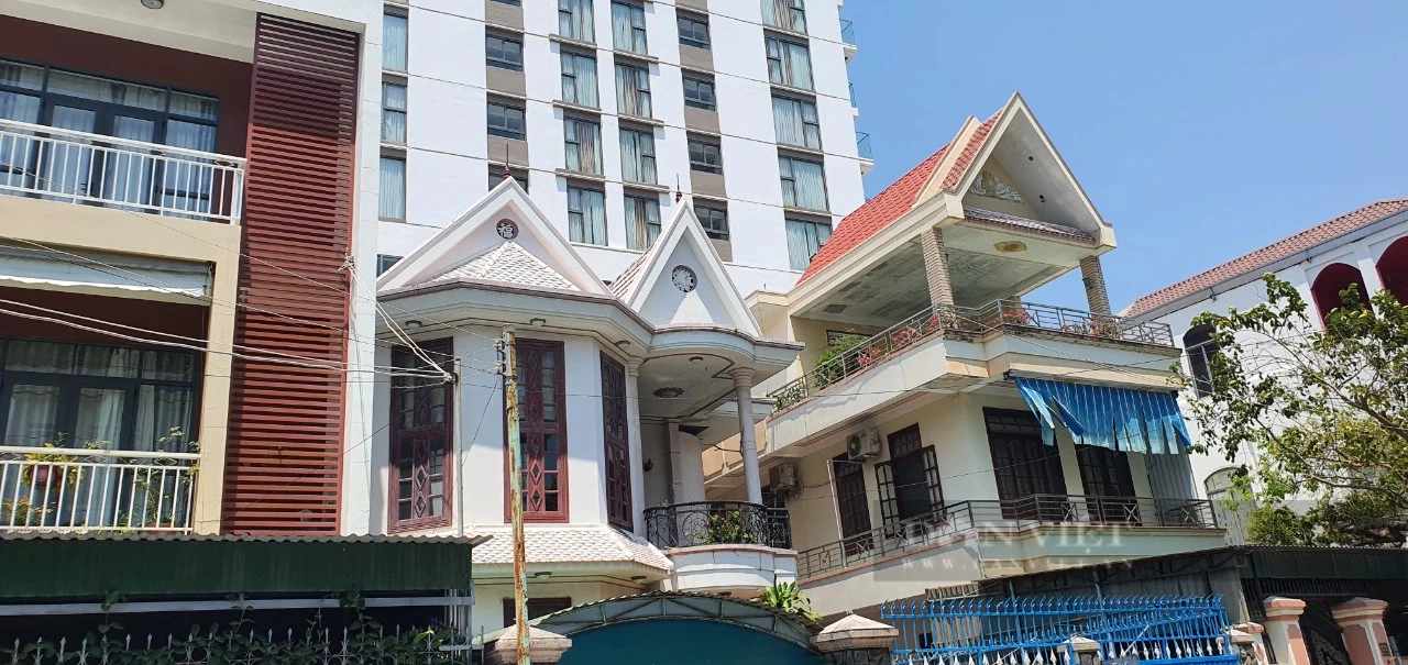 Điều tra vụ việc một nam du khách rơi từ tầng cao khách sạn tử vong ở Nha Trang- Ảnh 2.
