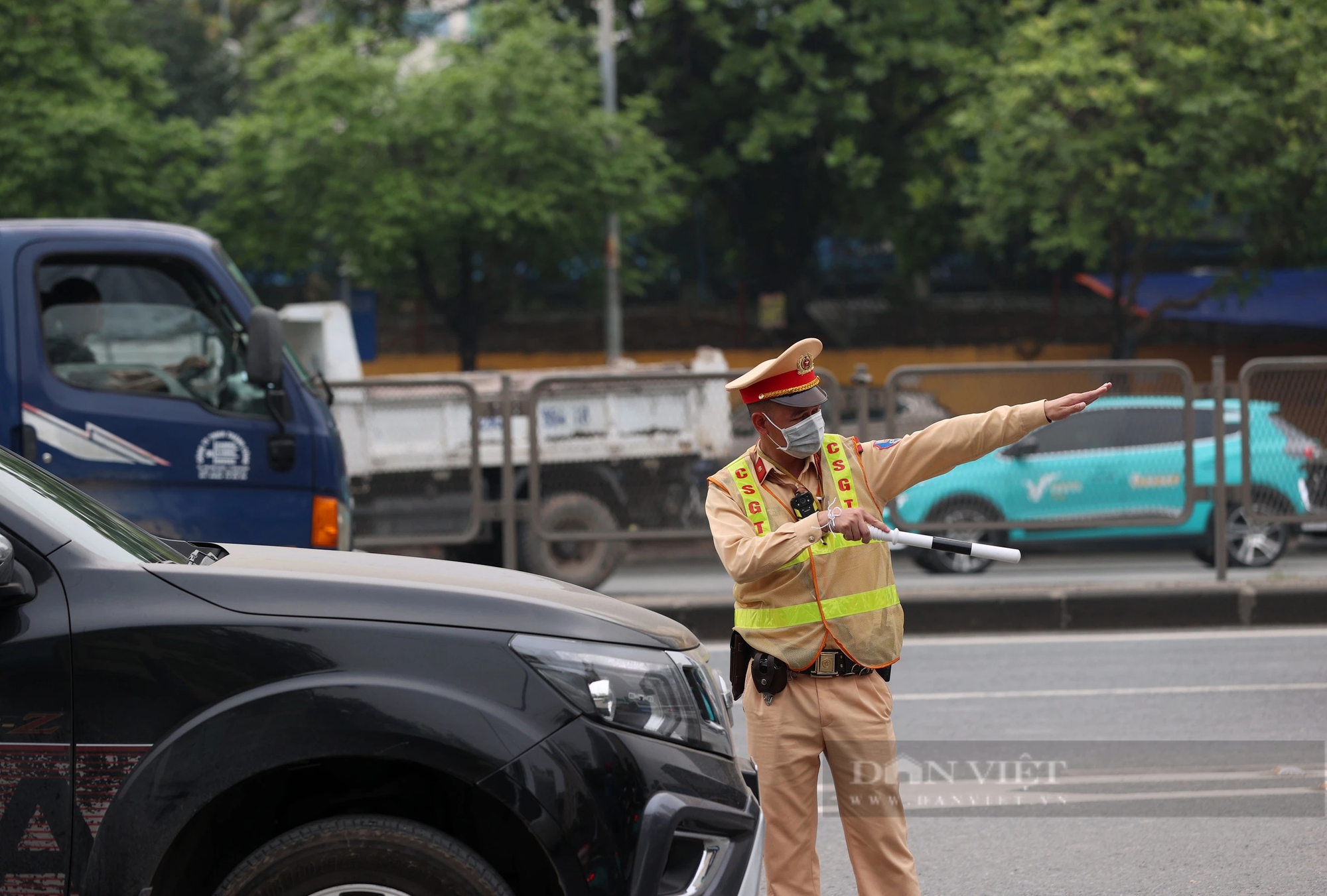 Công an Hà Nội xử lý hàng loạt xe khách vi phạm trước kỳ nghỉ lễ kéo dài 5 ngày- Ảnh 2.