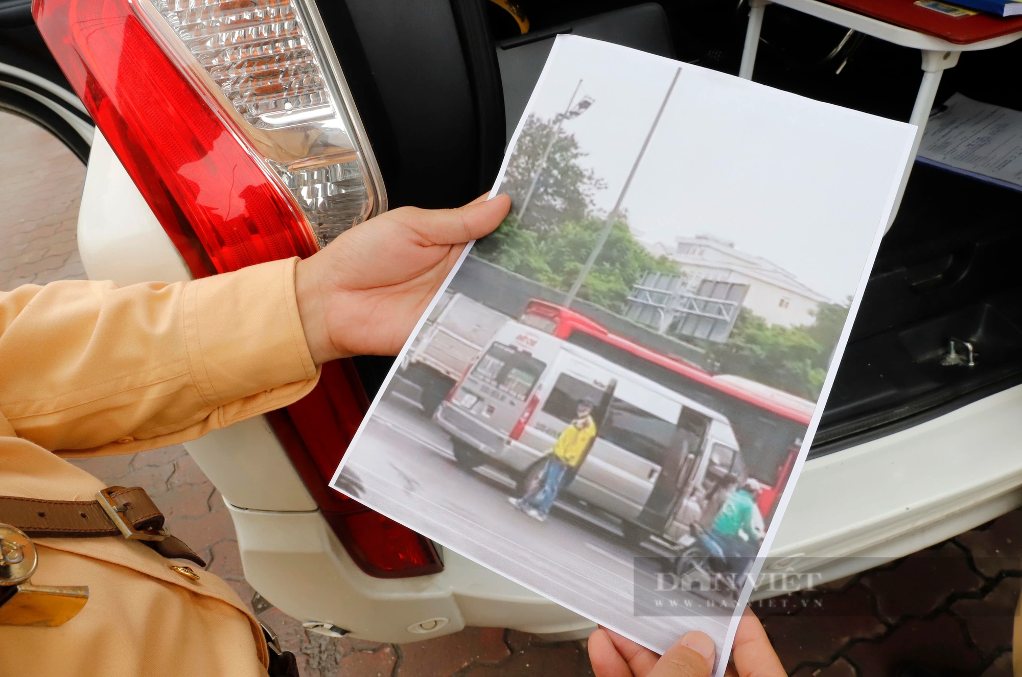 Công an Hà Nội xử lý hàng loạt xe khách vi phạm trước kỳ nghỉ lễ kéo dài 5 ngày- Ảnh 6.