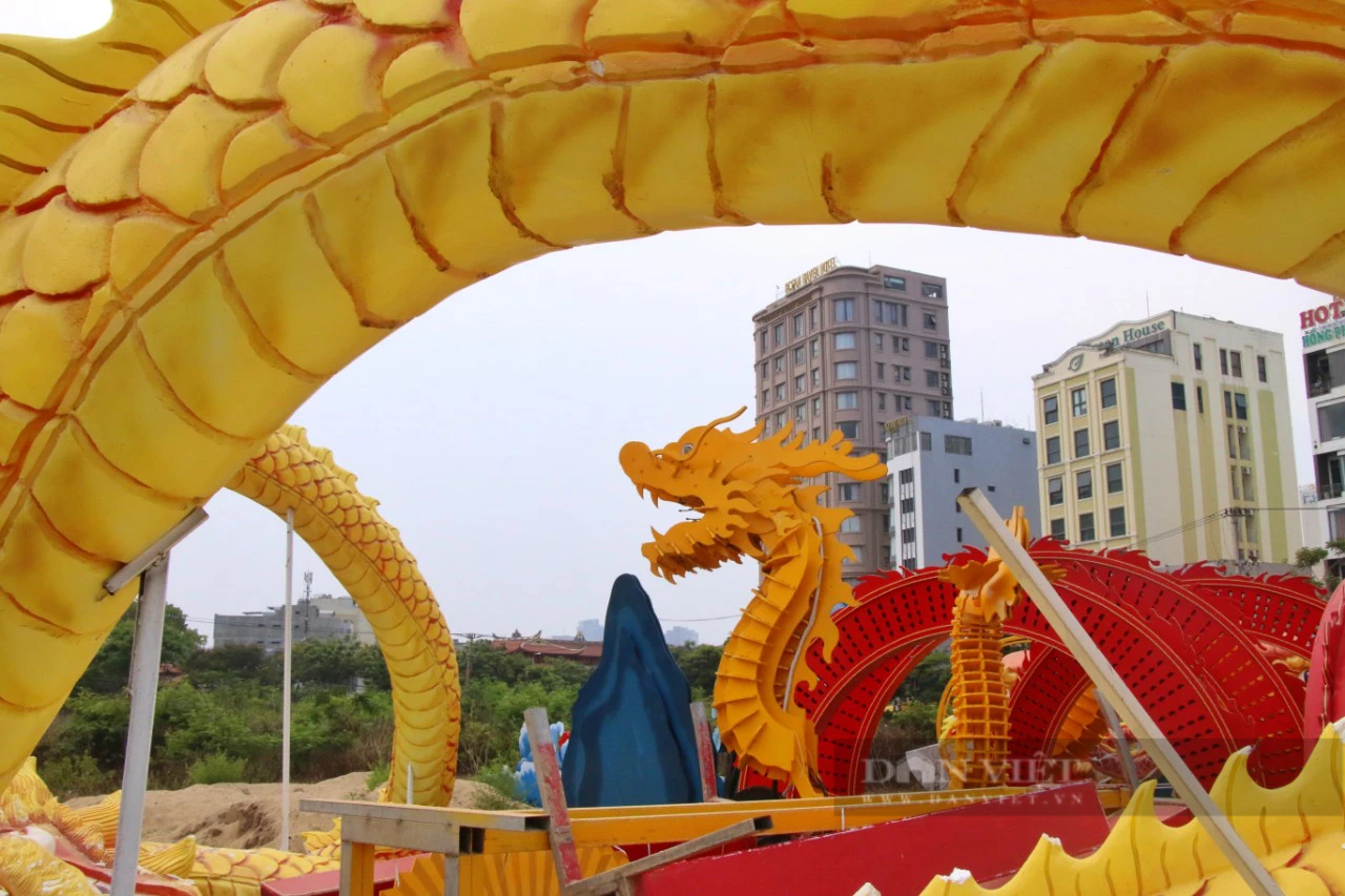 Linh vật rồng nằm la liệt "chờ" công viên tại Đà Nẵng- Ảnh 2.