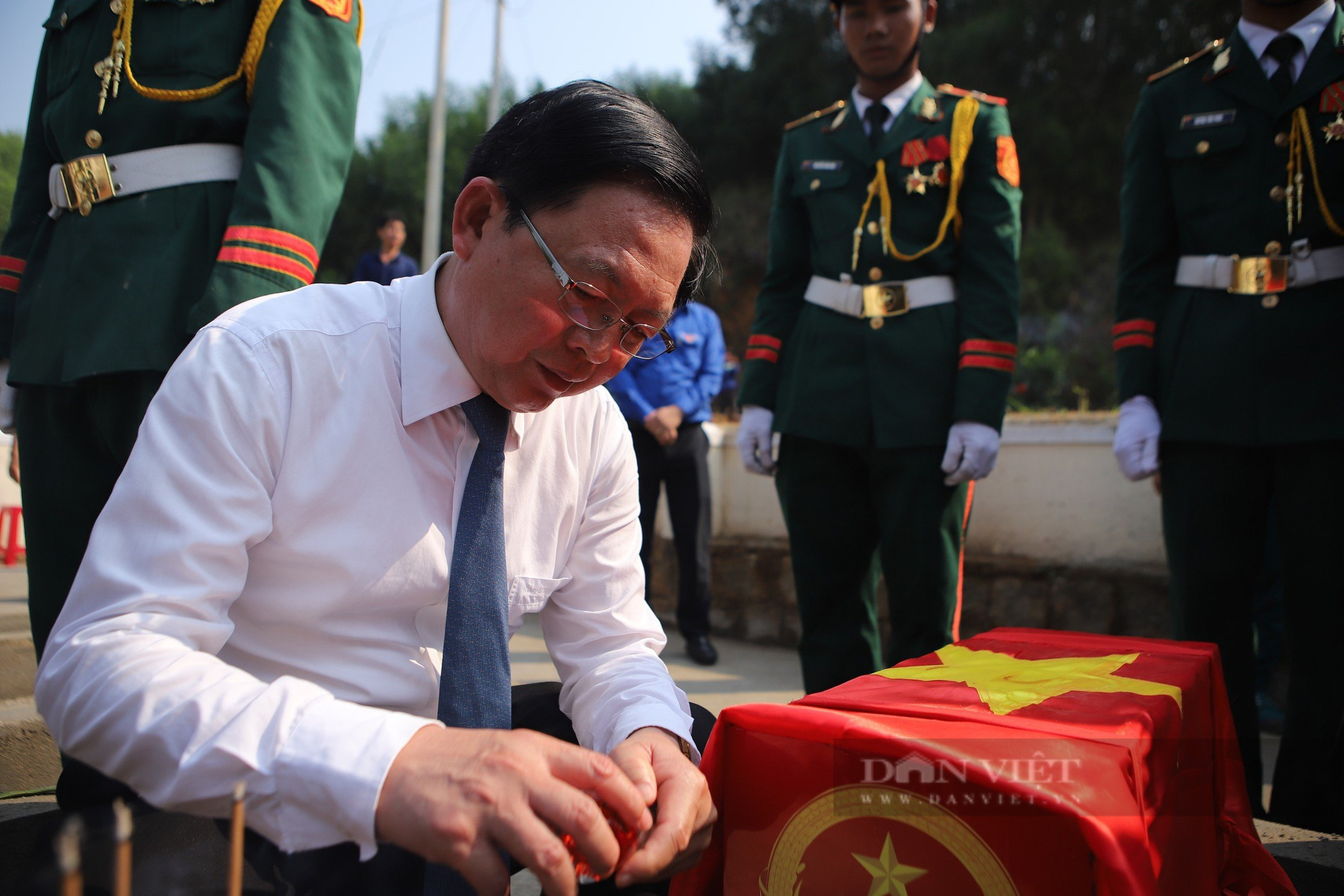 An táng hài cốt 7 liệt sĩ hy sinh tại Cao điểm 174: Điếu văn xúc động của Phó Chủ tịch tỉnh Bình Định- Ảnh 4.