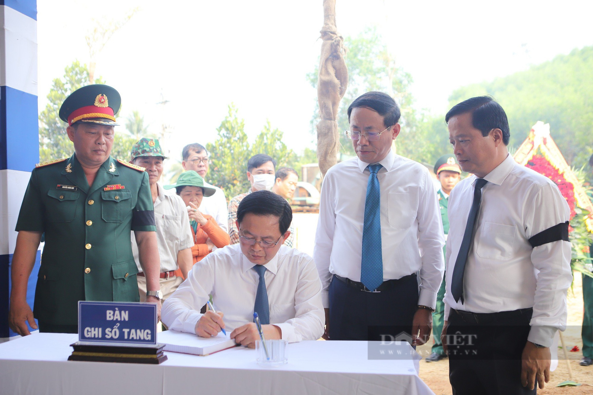 An táng hài cốt 7 liệt sĩ hy sinh tại Cao điểm 174: Điếu văn xúc động của Phó Chủ tịch tỉnh Bình Định- Ảnh 7.