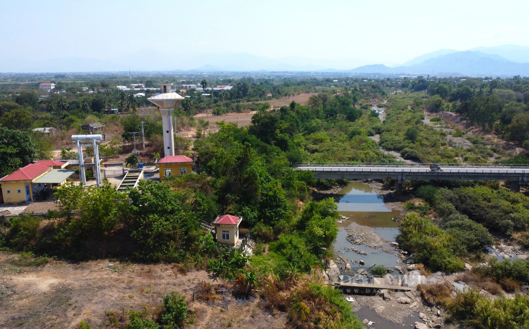 Con sông Than ở Ninh Thuận trơ đáy, dân một xã tối ngày chỉ lo đi "đong" nước- Ảnh 5.