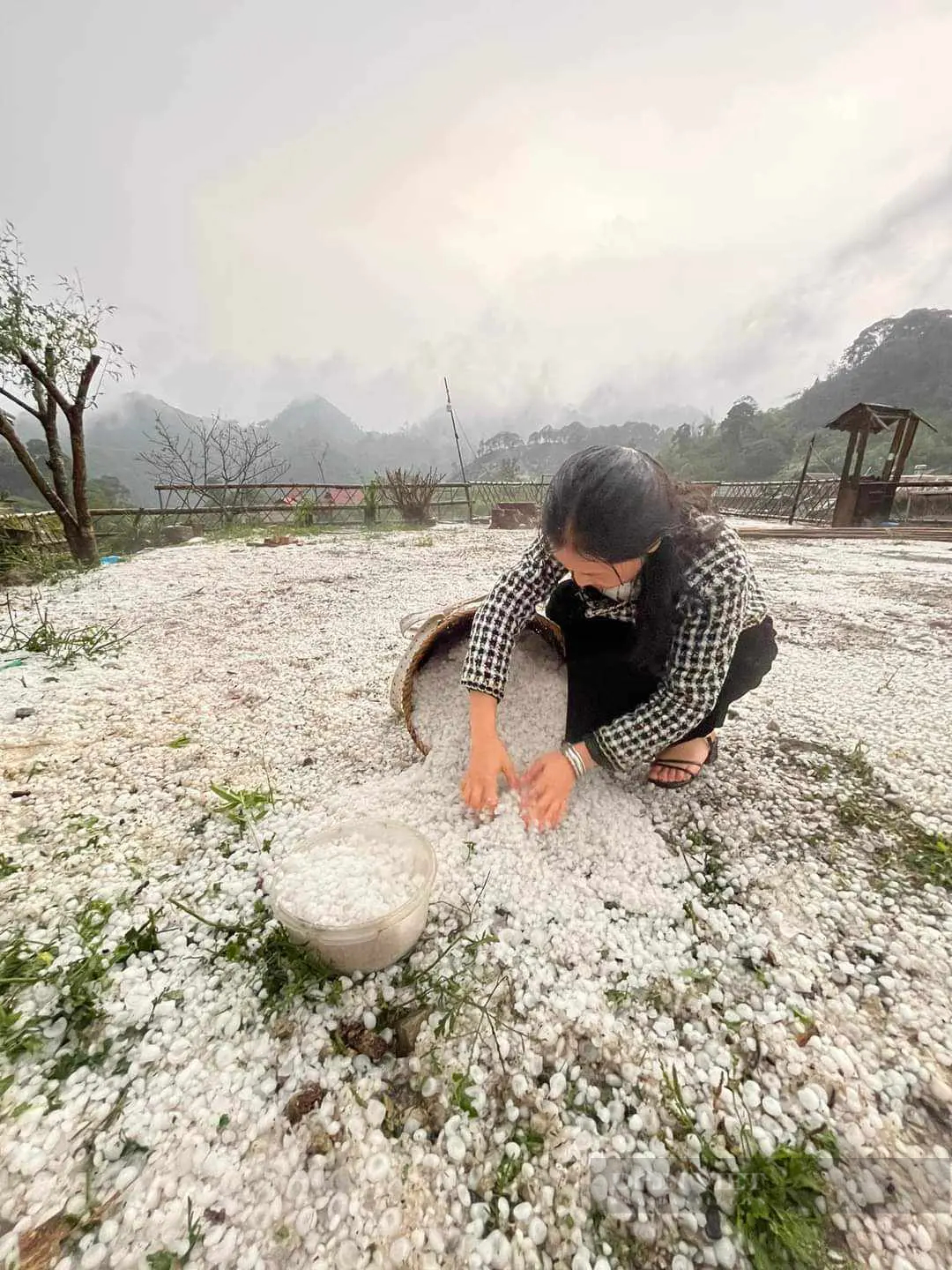 Sơn La: Mưa đá trắng trời, trắng đất ở huyện vùng cao Vân Hồ