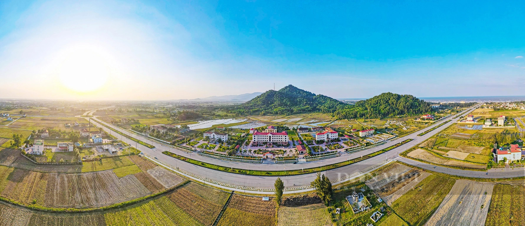 Một huyện của Hà Tĩnh vừa đạt chuẩn nông thôn mới, sẽ bị xóa tên khỏi bản đồ hành chính- Ảnh 1.