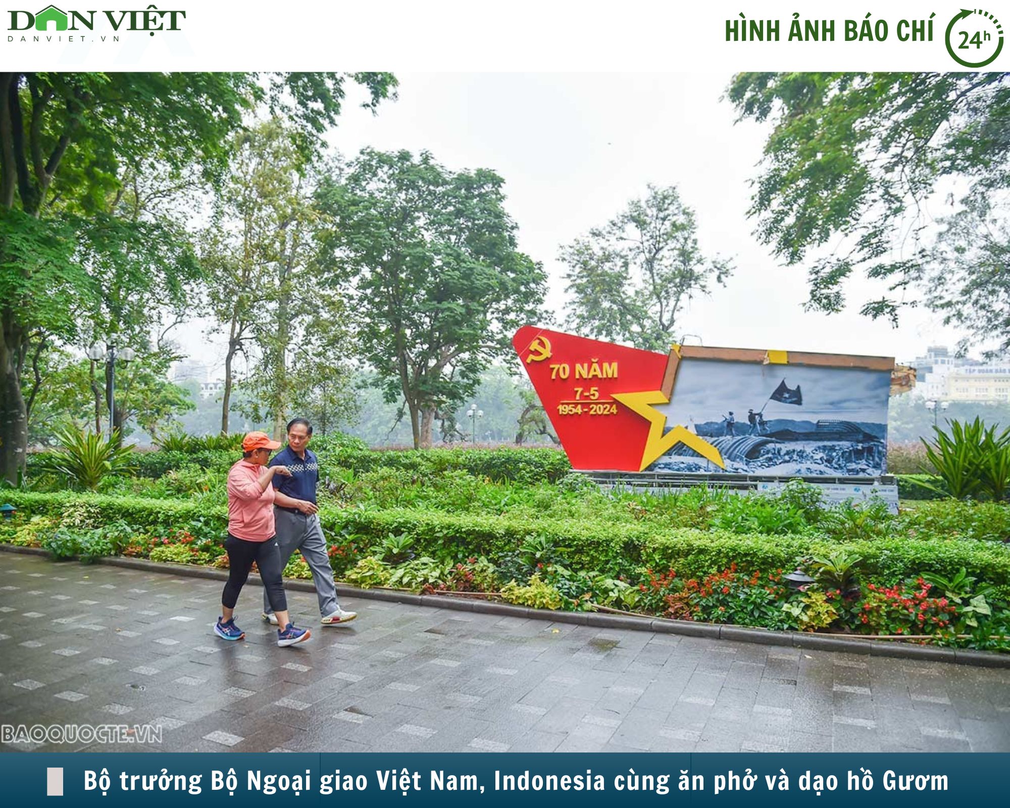 Hình ảnh báo chí 24h: Bộ trưởng Bộ Ngoại giao Việt Nam và Indonesia đi dạo hồ Gươm và ăn sáng cùng nhau- Ảnh 1.