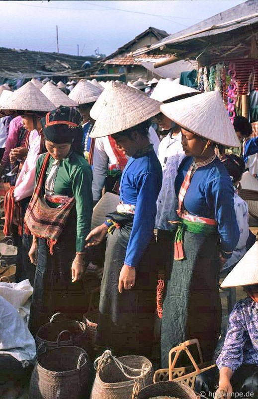 Sắc màu rực rỡ của chợ Điện Biên Phủ năm 1992- Ảnh 6.