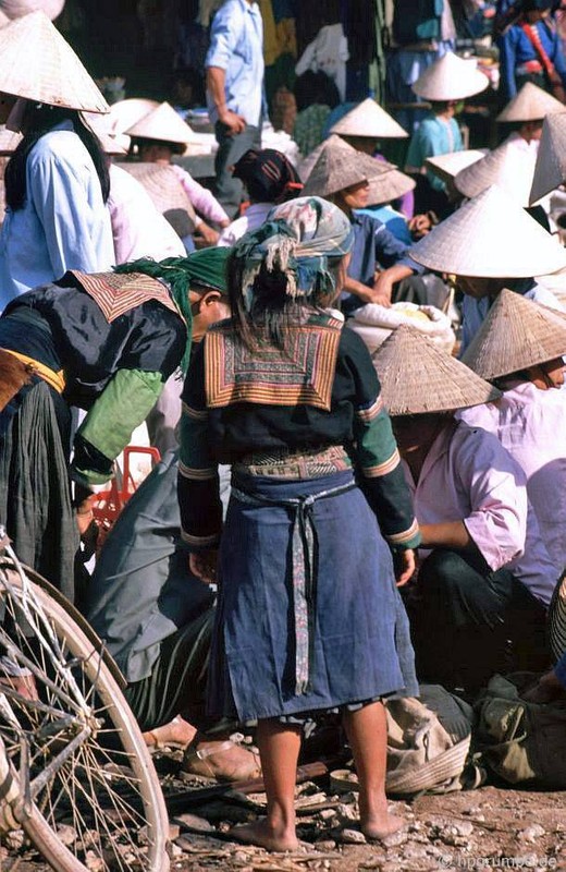 Sắc màu rực rỡ của chợ Điện Biên Phủ năm 1992- Ảnh 8.