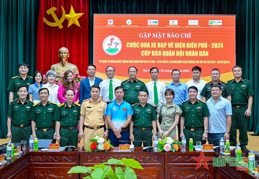 Cuộc đua xe đạp “Về Điện Biên Phủ - 2024, Cúp Báo Quân đội nhân dân”: 70 cua rơ tranh tài- Ảnh 3.