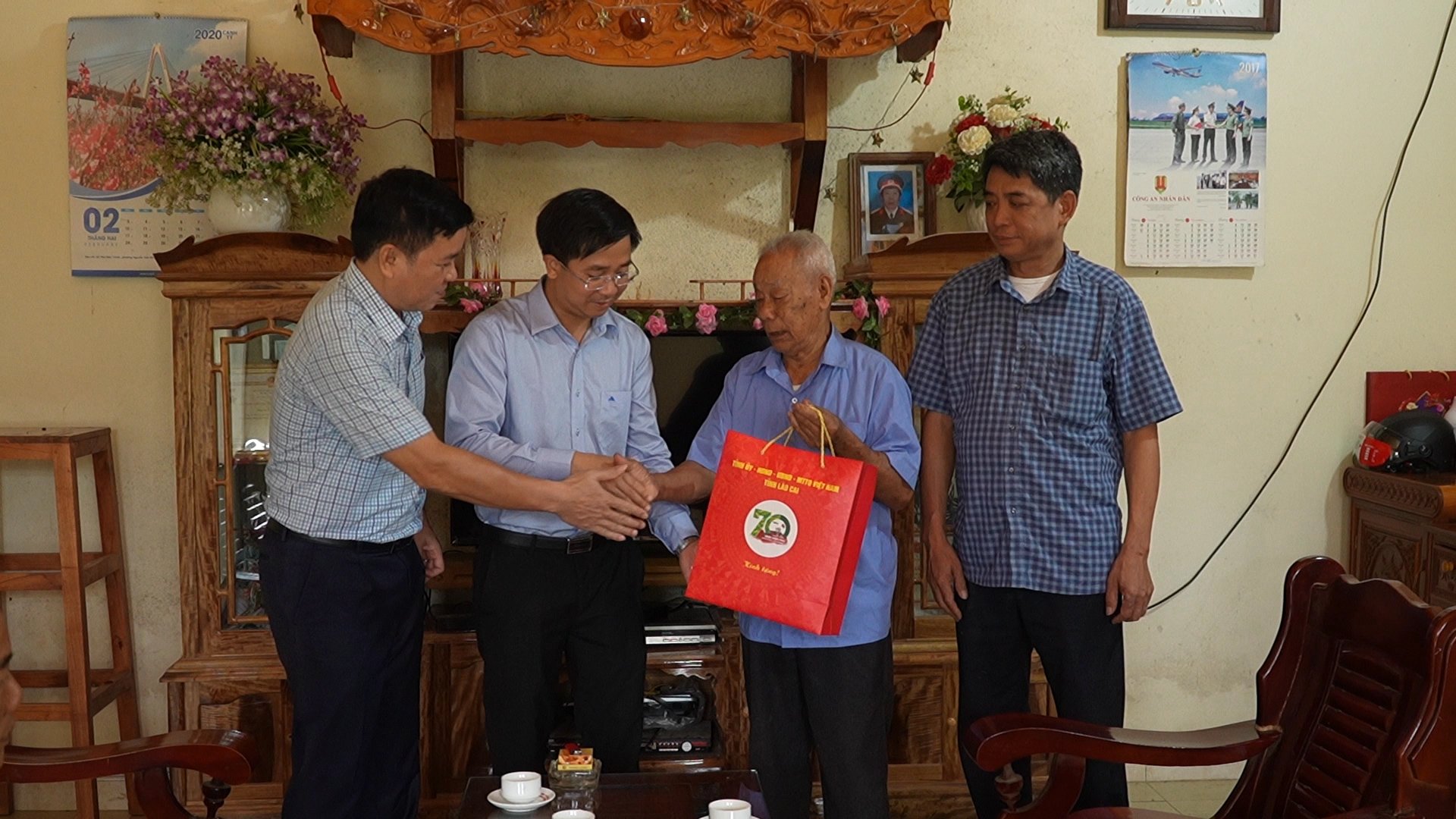 Lào Cai: Thăm, tặng quà cựu chiến binh tham gia chiến dịch Điện Biên Phủ- Ảnh 2.