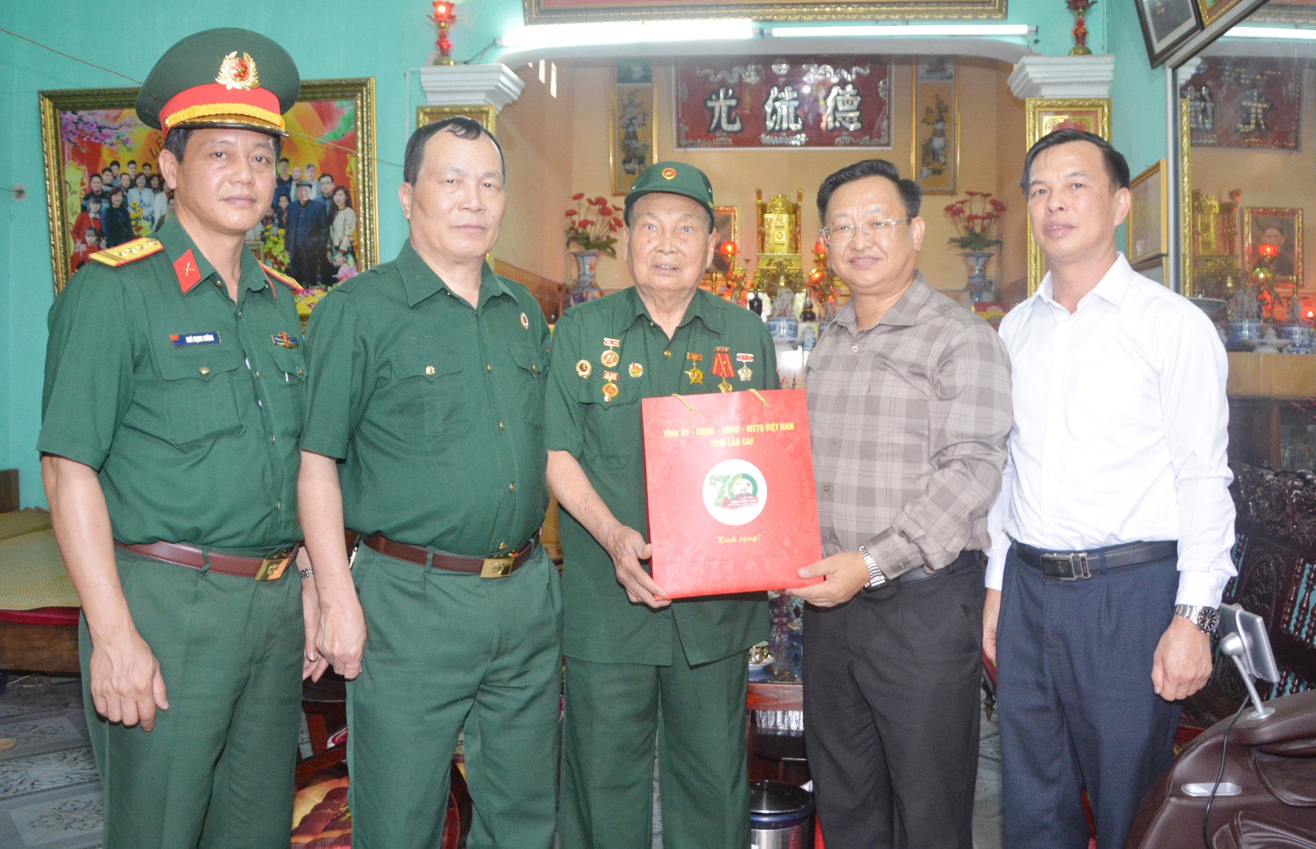 Lào Cai: Thăm, tặng quà cựu chiến binh tham gia chiến dịch Điện Biên Phủ- Ảnh 1.