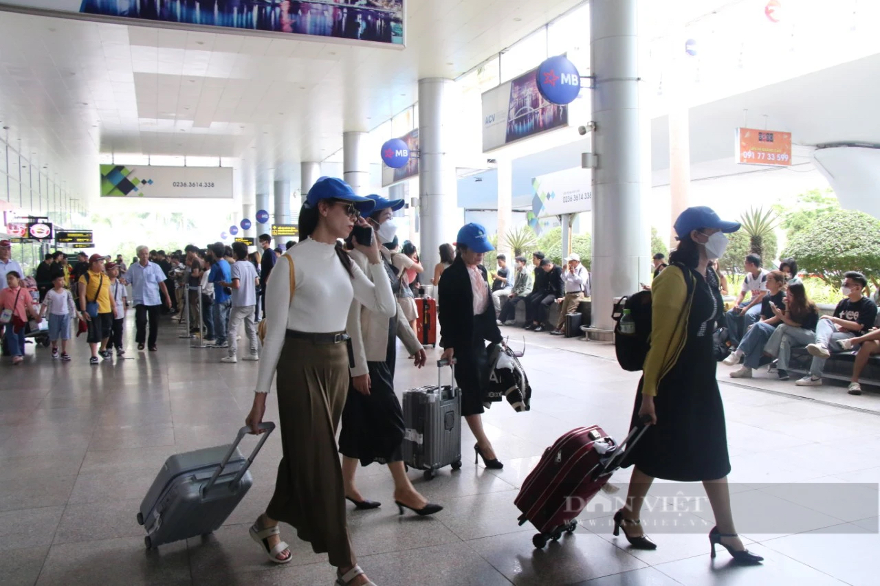 Sân bay Đà Nẵng nhộn nhịp du khách đổ về dịp nghỉ lễ 30/4-1/5- Ảnh 6.