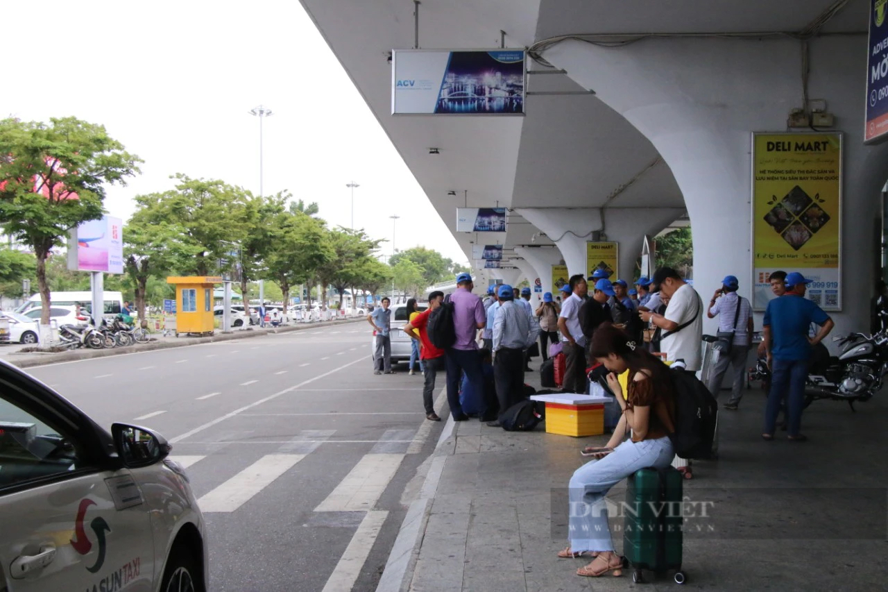 Sân bay Đà Nẵng nhộn nhịp du khách đổ về dịp nghỉ lễ 30/4-1/5- Ảnh 8.