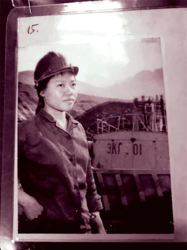 Nữ anh hùng lái máy xúc duy nhất ở Việt Nam: Là con nuôi của cố Thủ tướng Phạm Văn Đồng- Ảnh 1.