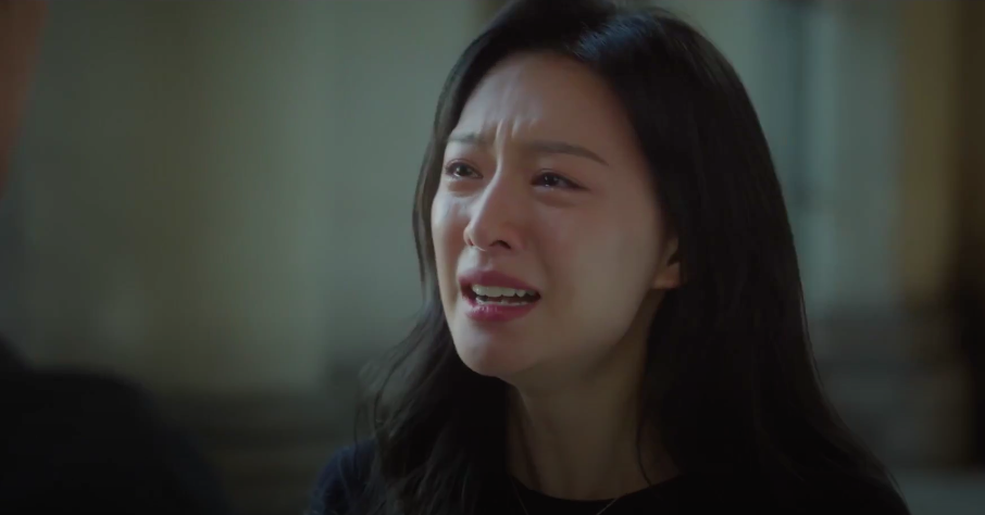 Phim Nữ hoàng nước mắt (Queen of Tears) tập 15: Baek Hyun Woo tìm ra điểm yếu khiến Yoon Eun Seong trả giá đắt?- Ảnh 1.