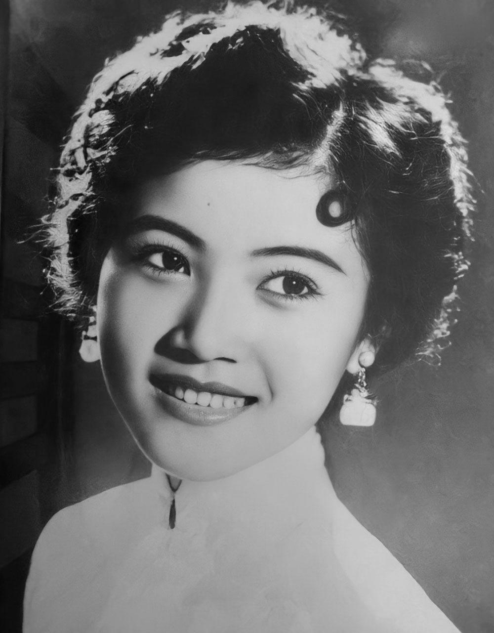 Vẻ đẹp đằm thắm của những nữ danh ca vang bóng một thời trong làng nhạc Việt- Ảnh 2.