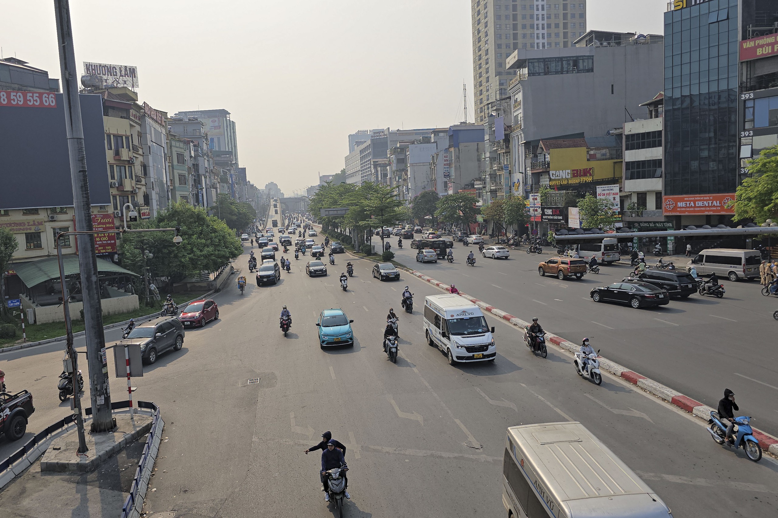 Đường Vành đai 3 trên cao tiếp tục ùn tắc, nội thành Hà Nội thông thoáng lạ thường- Ảnh 10.