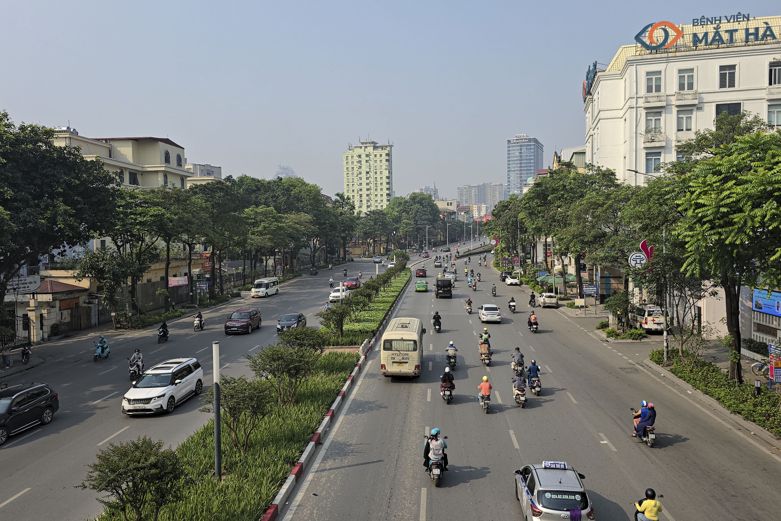 Đường Vành đai 3 trên cao tiếp tục ùn tắc, nội thành Hà Nội thông thoáng lạ thường- Ảnh 11.