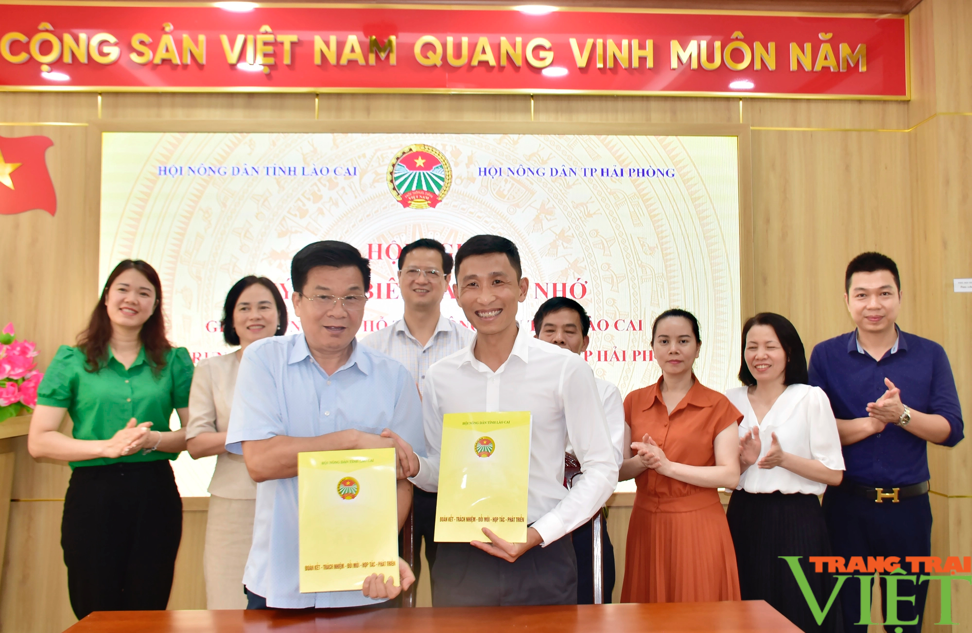 Hội Nông dân tỉnh Lào Cai và Hội Nông dân TP. Hải Phòng ký kết biên bản ghi nhớ- Ảnh 1.