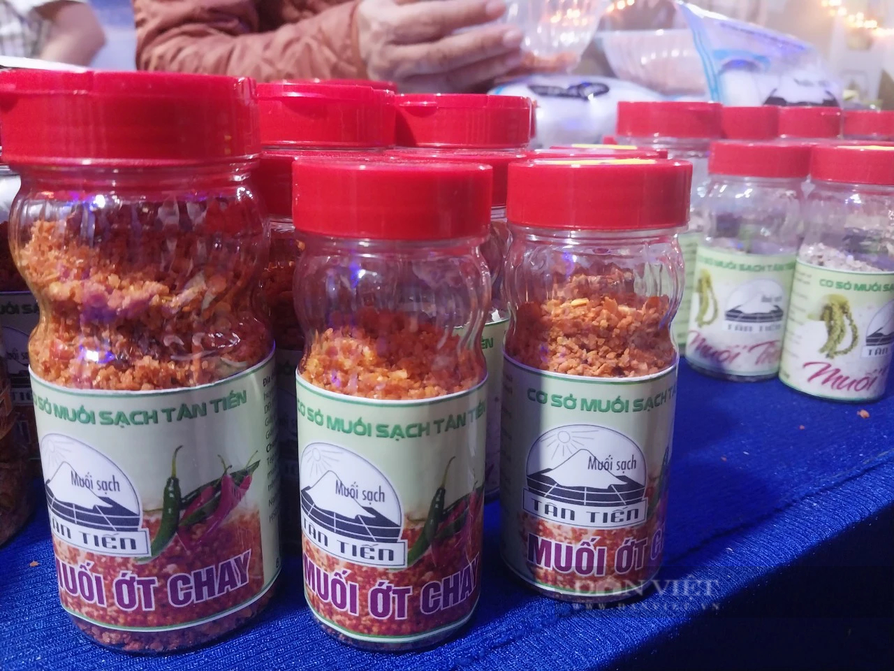 Du khách thích thú với nông sản OCOP độc - lạ bày bán tại phố đi bộ Ninh Thuận- Ảnh 9.