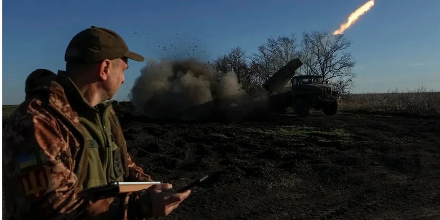 Binh sĩ Ukraine oằn mình hứng chịu 70.000 đạn pháo Nga bắn trên tiền tuyến mỗi ngày - Ảnh 1.