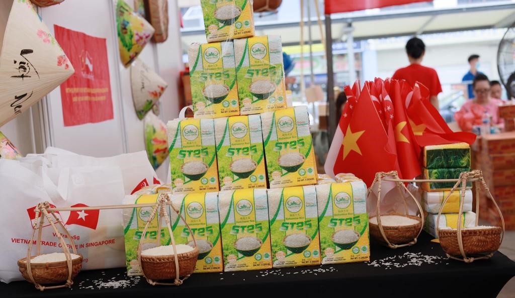 Hai loại gạo của Việt Nam đang rất đắt hàng ở Singapore, có loại sức mua tăng gần 300%- Ảnh 1.