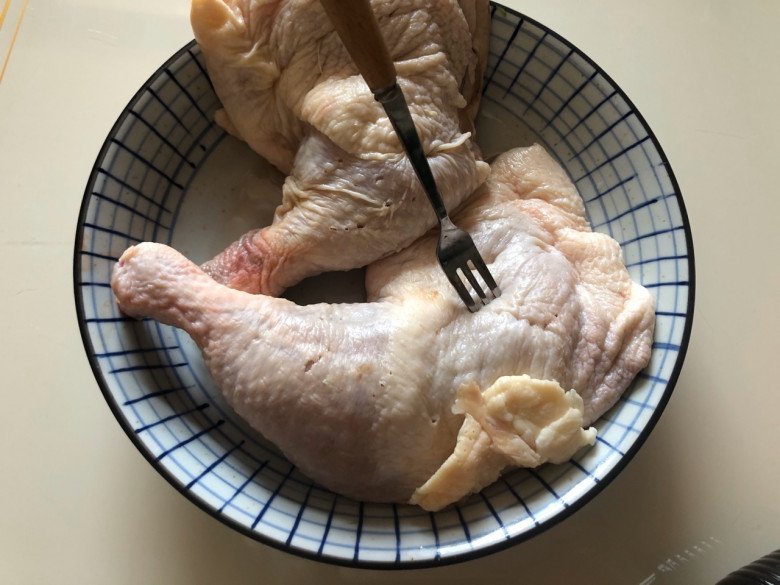 Cho thịt gà vào nồi cơm điện, hơn nửa tiếng sau được món ngon ăn mãi không chán- Ảnh 2.