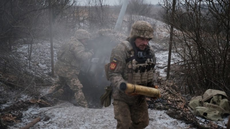Người Ukraine ở tiền tuyến nơm nớp lo sợ gói viện trợ mới từ Mỹ sẽ mang đến thảm họa- Ảnh 1.