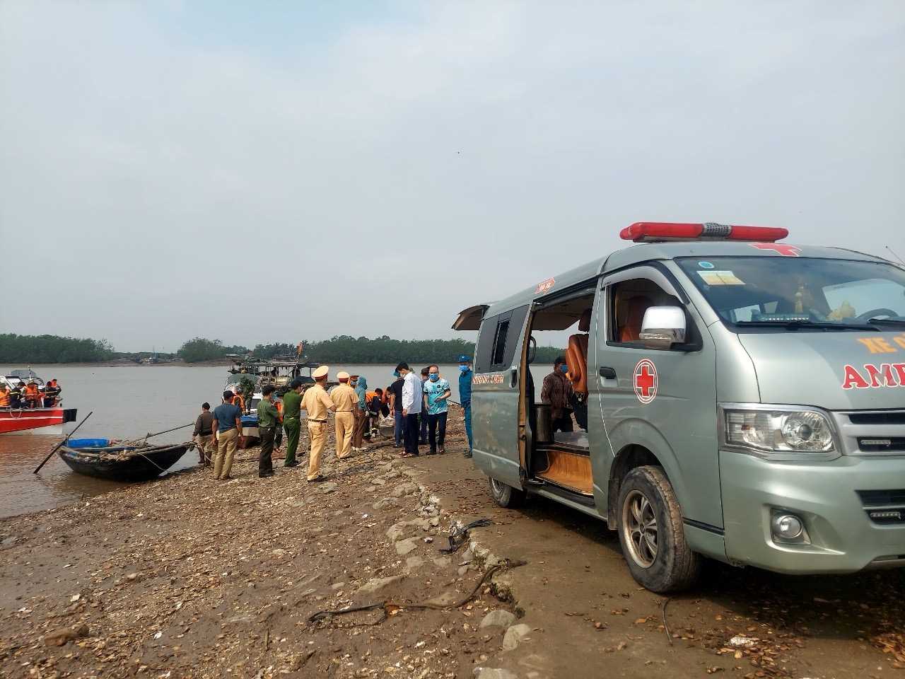Vụ lật thuyền nan khiến 4 người mất tích ở Quảng Ninh: Tìm thấy thi thể nạn nhân cuối cùng- Ảnh 1.