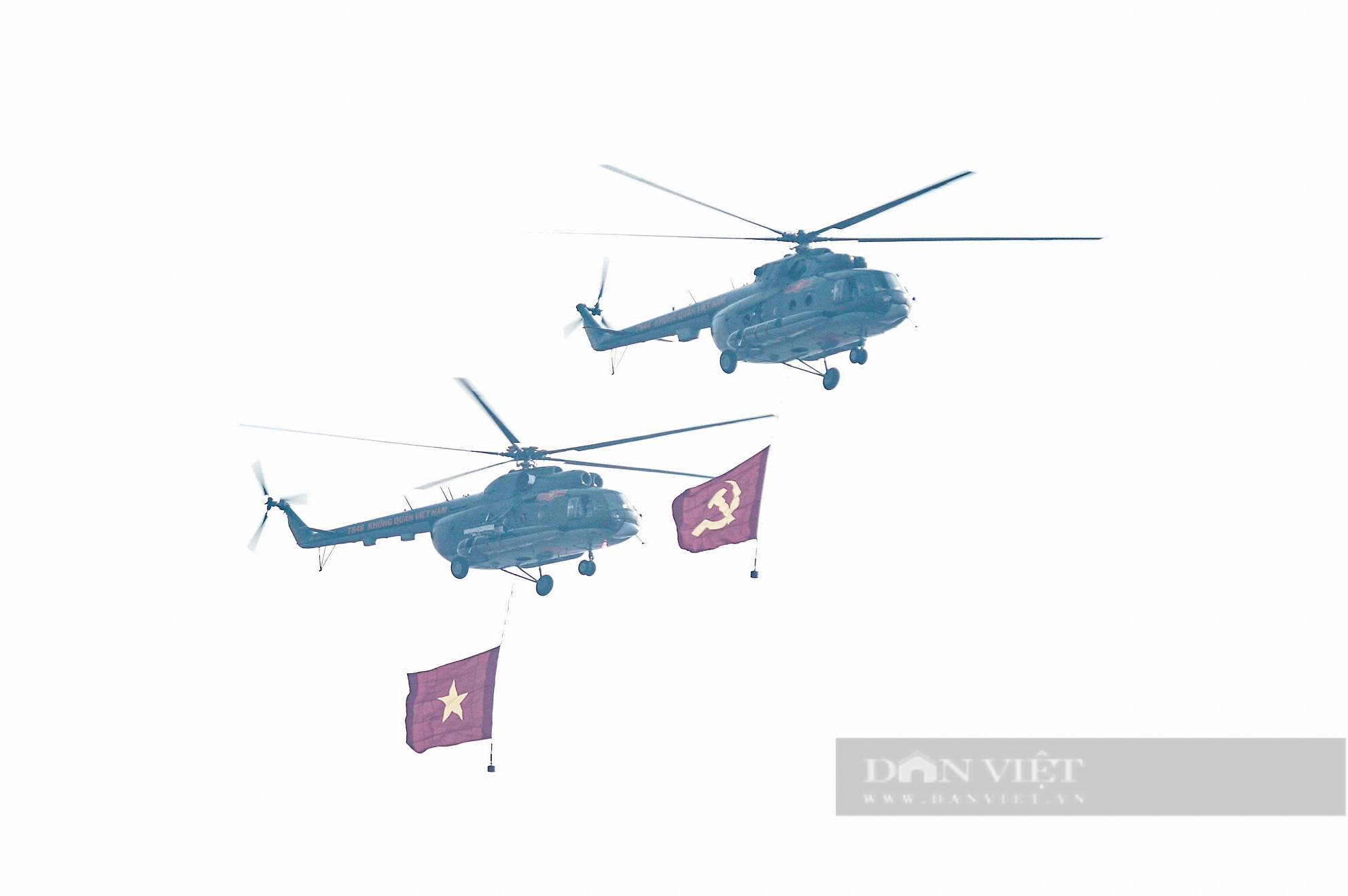 Trực thăng bay “rợp trời” Điện Biên trong buổi hợp luyện đầu tiên trên mảnh đất “lừng lẫy 5 châu, chấn động địa cầu”- Ảnh 4.
