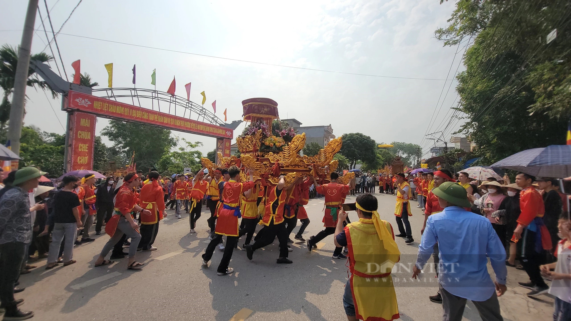 Lễ hội chùa Trông với màn xoay kiệu khiến hàng nghìn người xem "lác mắt"- Ảnh 4.