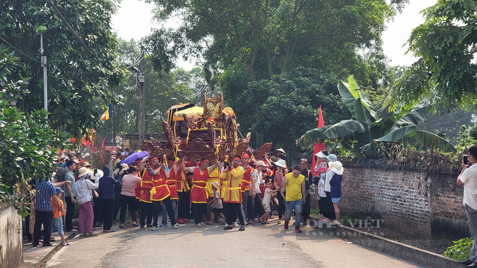 Lễ hội chùa Trông với màn xoay kiệu khiến hàng nghìn người xem "lác mắt"- Ảnh 3.