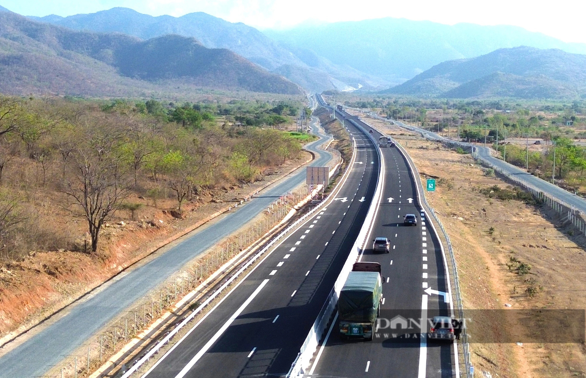 Thủ tướng Phạm Minh Chính cắt băng khánh thành tại cao tốc Cam Lâm – Vĩnh Hảo- Ảnh 4.