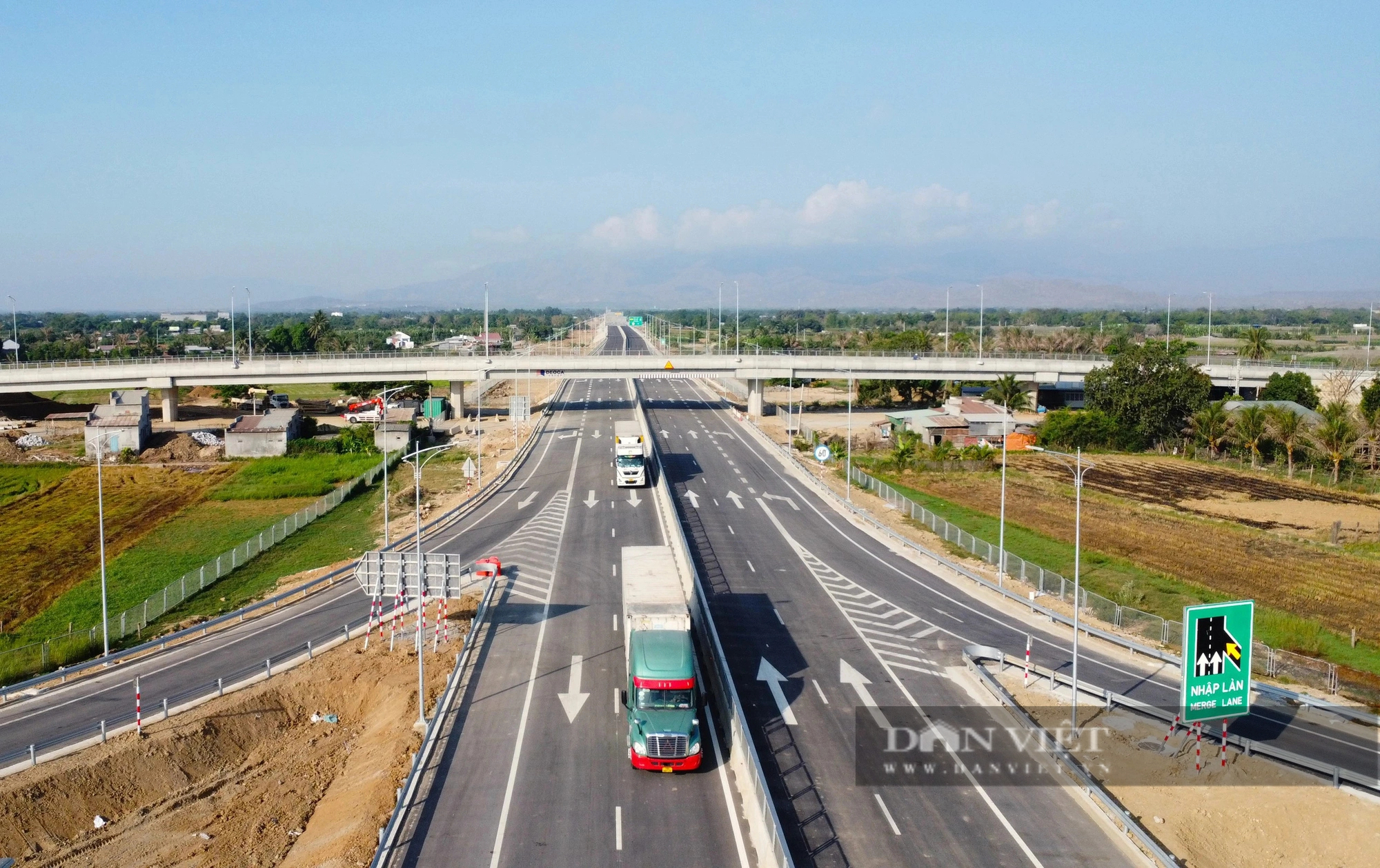 Thủ tướng Phạm Minh Chính cắt băng khánh thành tại cao tốc Cam Lâm – Vĩnh Hảo- Ảnh 5.